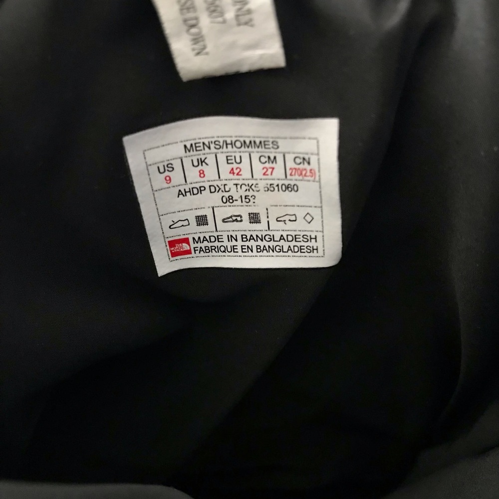 The iconic North Face Bootie is keep your feet warm during cold winter. - Picture 14 of 15